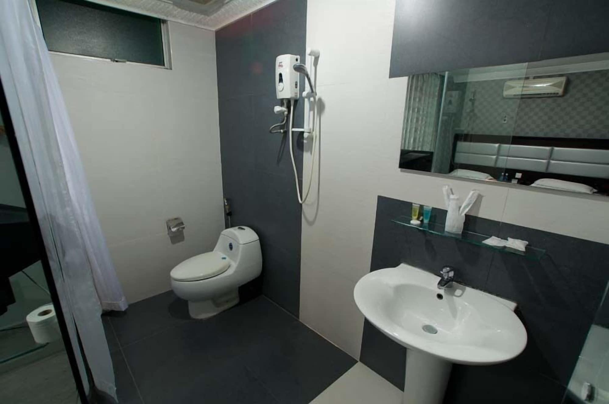 T Hotel Johor Bahru Skudai Esterno foto
